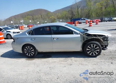 2017 Nissan Altima 2.5 Sv z USA, uszkodzony, nr VIN 1N4AL3AP7HC155010